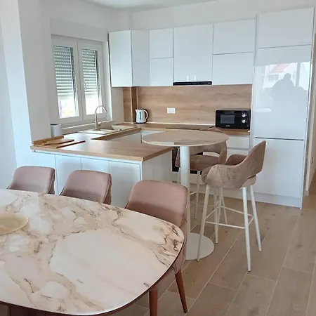 Nadine Apartment Makarska